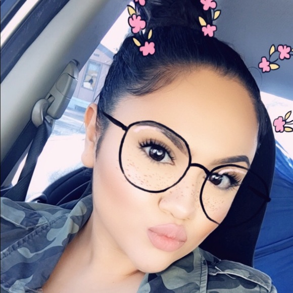 Meet your Posher, Jessica - Picture 1 of 1